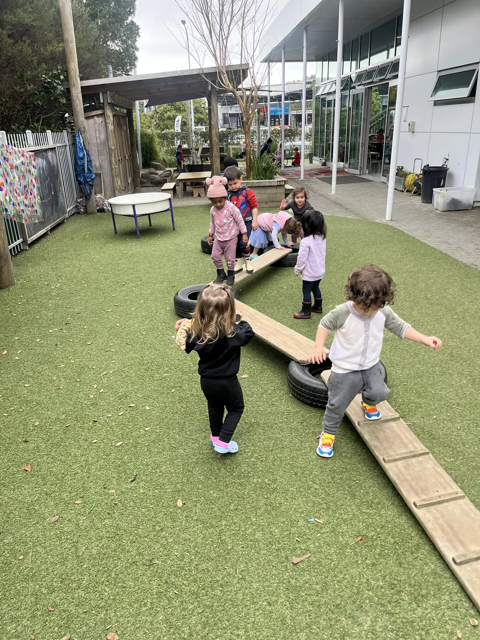 playing outside kindy